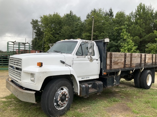 (104)1992 FORD F700 DUMP TRUCK