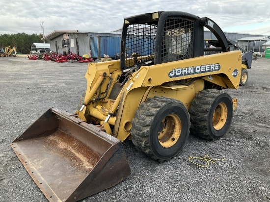 (100)JOHN DEERE 260 SKID STEER