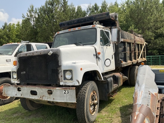 (111)1993 INTERNATIONAL 2554 TRUCK