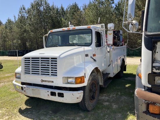 (232)1999 INTERNATIONAL 4700 SERVICE TRUCK