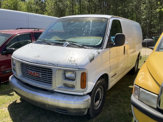 (226)2000 GMC SAVANA VAN