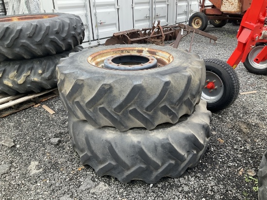 (1162)16.9R30 TRACTOR TIRE W/ CASE IH RIMS