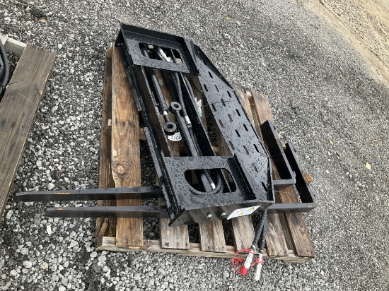 (1116)UNUSED GIYI 60" SKID STEER SIDE SHIFT FORKS
