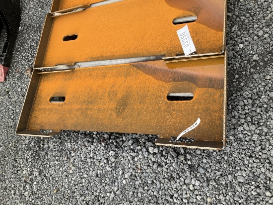 (1082)UNUSED GIYI SKID STEER ADAPTOR PLATE