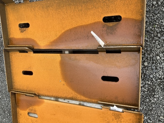 (1095)UNUSED GIYI SKID STEER ADAPTOR PLATE