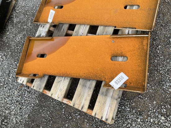 (1079)UNUSED GIYI SKID STEER ADAPTOR PLATE