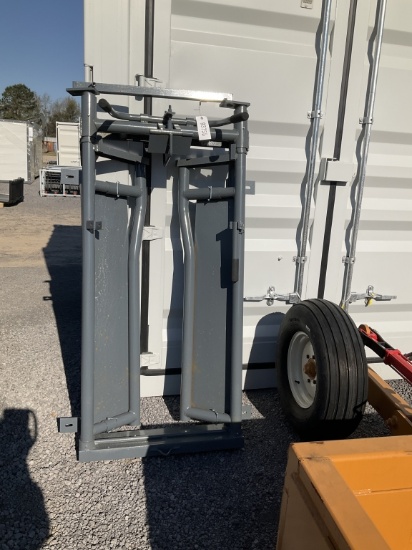 (741)AUTO CATTLE HEAD GATE