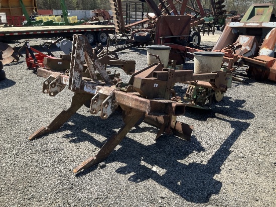 (933)JOHN DEERE 2 ROW PLANTER W/ KMC SUBSOILERS