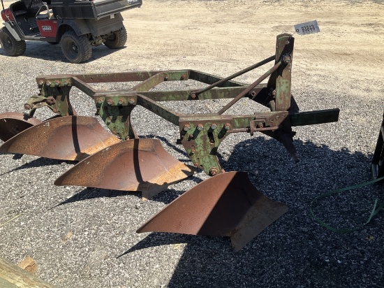 (919)JOHN DEERE 3 BOTTOM PLOW