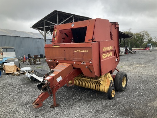 (831)NEW HOLLAND 644 HAY BALER
