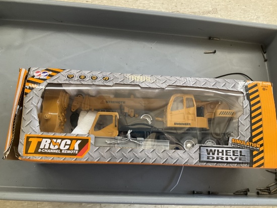 UNUSED SKLP REMOTE CONTROL CRANE TRUCK TOY