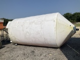 (526)4,000 GALLON POLY TANK