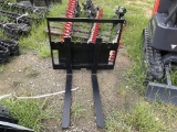 (129)-(A)UNUSED GIYI GY-XHC MINI SKID STEER FORKS