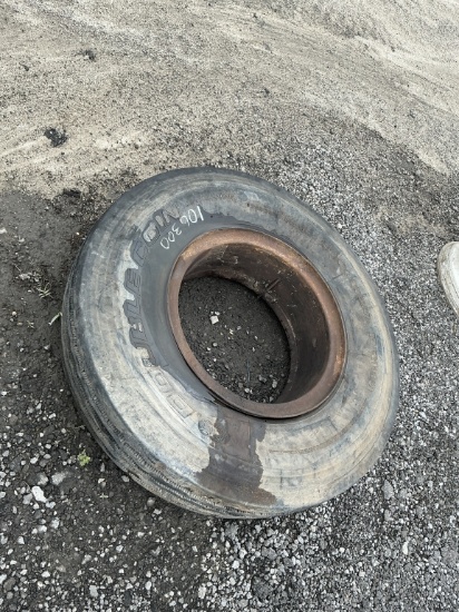 (1)10.00R20 TIRE/RIM