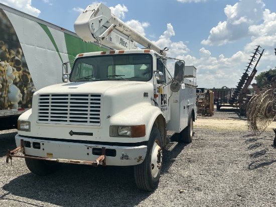 2000 International 4000s Bucket Truck
