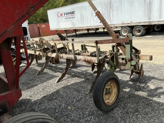 (1433)A-KMC 4 ROW BEDDER W/ ROW MARKERS