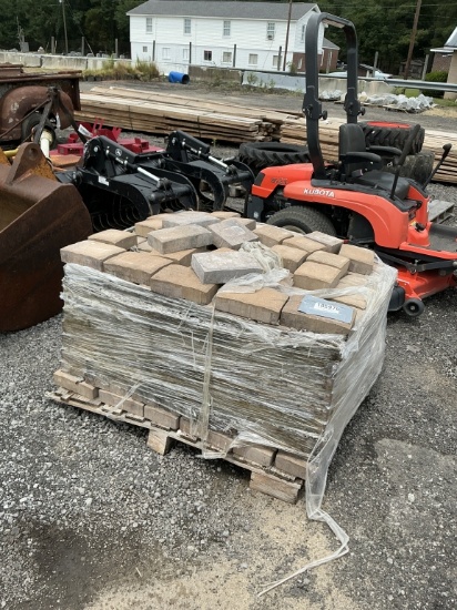 (516)PALLET OF PATIO PAVERS-APPROX. +/- 275 PAVERS