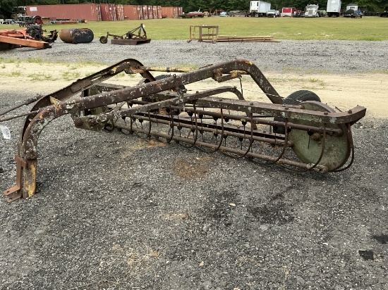 (1419)A-John Deere E0640 Hay Rake