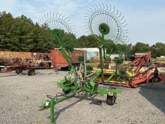 (915)A-JOHN DEERE 8 WHEEL HAY RAKE