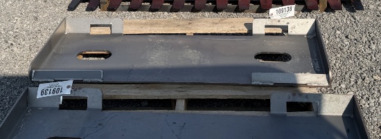 (1068)A-Unused Giyi Skid Steer Mounting Plate
