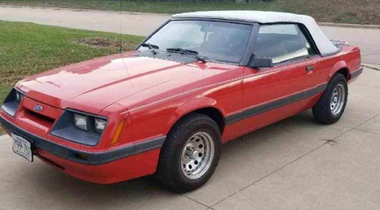 1985 Ford Mustang convertible