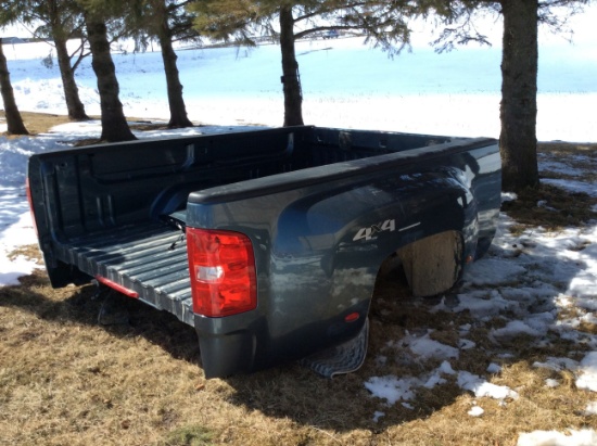 8' Chevy Silverado dually box, excellent condition