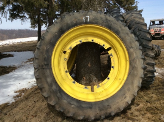 John Deere tires & rims 14.9 x 46 (inside mains)