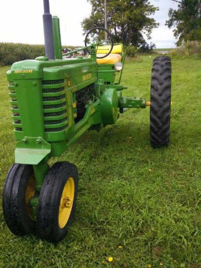 John Deere B tractor, restored