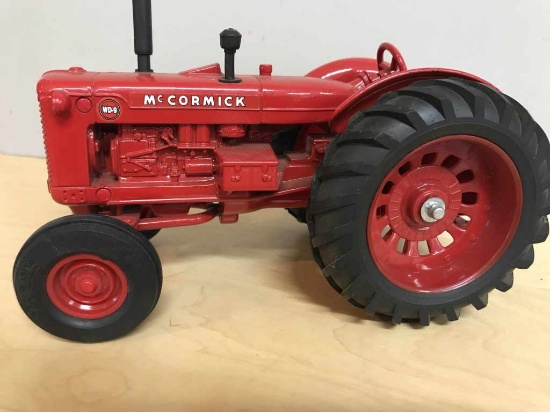 1988 IH WD-9 - Crank, Metal Rims, Shelf Model - No box