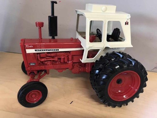 1998 IH 1256 - 1998 Summer Farm Toy Show, Dyersville