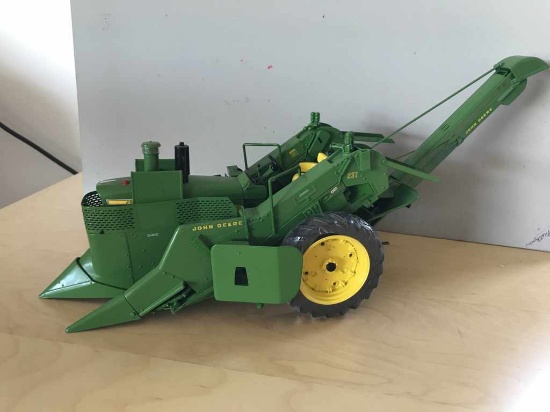 1999 JD Corn Picker, Pre-Con Series #14, 237 Picker With 4020 Tractor