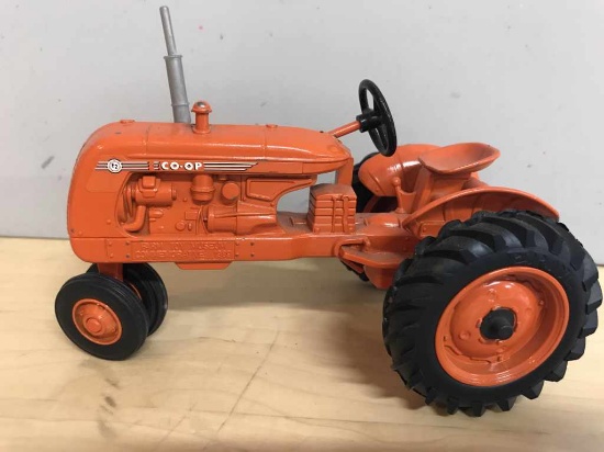 1986 Co-op E-2 Tractor - 4th Dyersville Museum, NF - No box