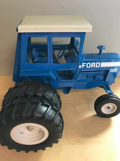 1973 Ford 9600 - Cab, Duals, Without 3 Pt - No box