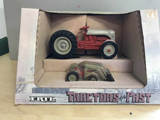 1989 Ford 8-N - Set of 1/16 & 1/43 with Bucket