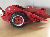 2007 IH Super M With 2MH picker, National Farm Toy Museum