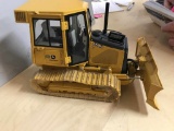 2002 JD 650 H Crawler, Precision Construction Series #1, With Blades