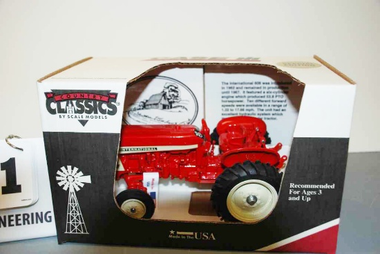 Country Classics Case IH 606 Tractor - Special Edition