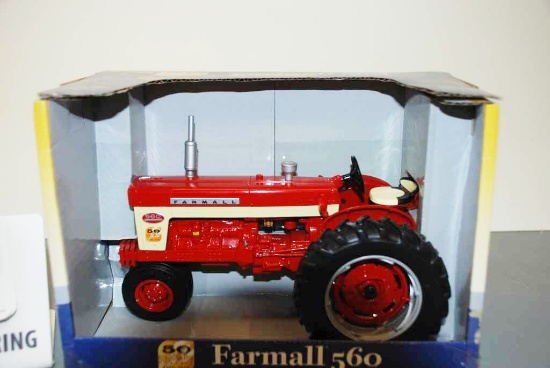 Case IH Farmall 560 Tractor