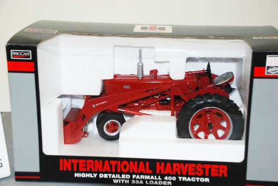 IH Farmall 400 Tractor w/33A Loader - SpecCast - Classic Series