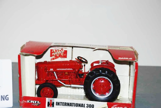 Case IH 300 Utility Tractor - Ertl