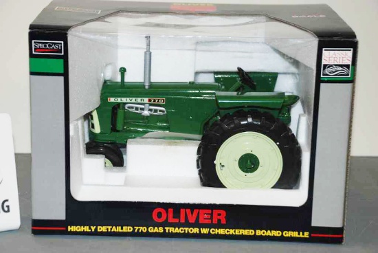 Oliver 770 Gas Tractor w/Checkered Board Grille - SpecCast - Classic Series