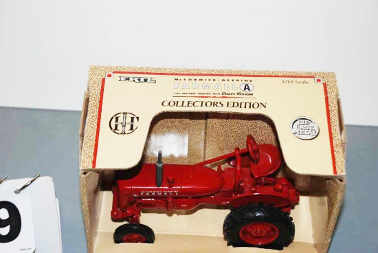 McCormick-Deering Farmall A - The Toy Tractor Times - Ertl