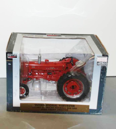 Farmall 300 Gas WF, highly detailed - SpecCast Collectibles