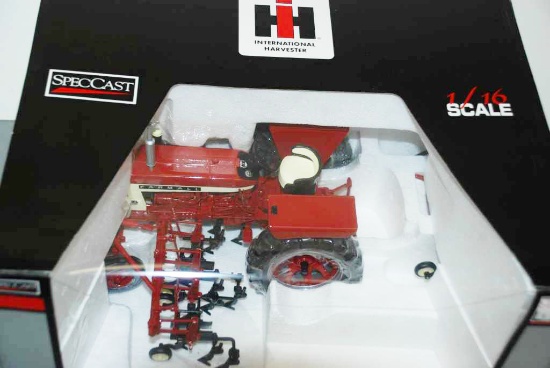 IH Farmall 504 Gas WF Tractor w/468 Cultivator - SpecCast - Classic Series