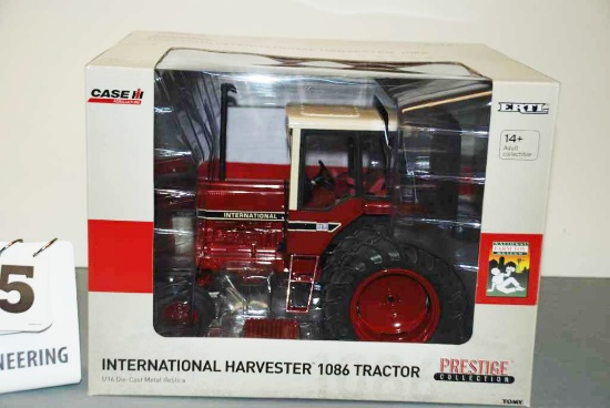 Case IH 1086  WF Tractor - Prestige Collection - Ertl