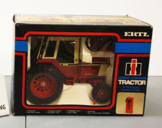 IH Radio Control Tractor & Function Control Unit - Ertl
