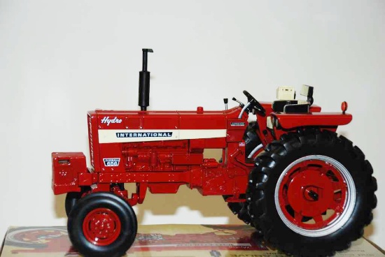 Case IH Farmall 656 hydrostatic WF Tractor - Ertl