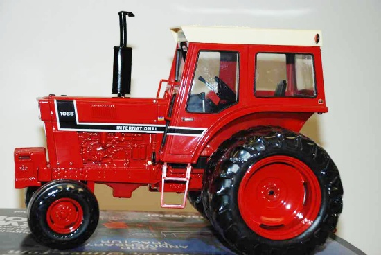 1976 International Harvester 1066 WF Tractor - Ertl