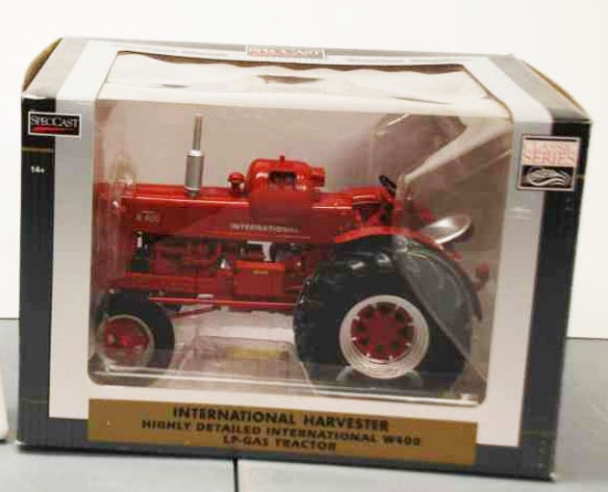IH W400 LP-Gas Tractor - SpecCast Collectibles - Classic Series