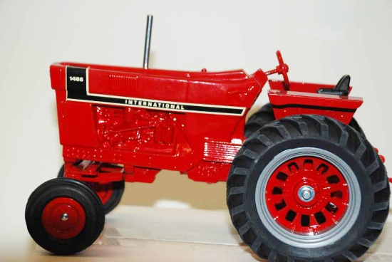 International 1466 WF Tractor - 26th Ontario Toy Show August 28, 2011